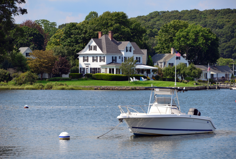 waterfront-luxury-house